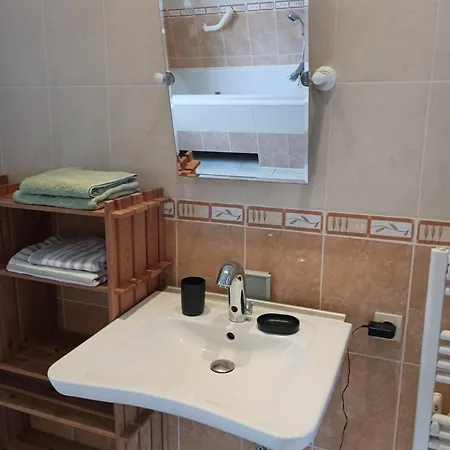 ベッド・アンド・ブレックファスト La Farfelue 3*